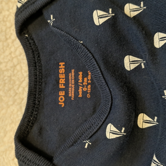 *4/$20* Two short sleeved bodysuits Baby Gap and JoeFresh size 0-3months - Picture 6 of 6